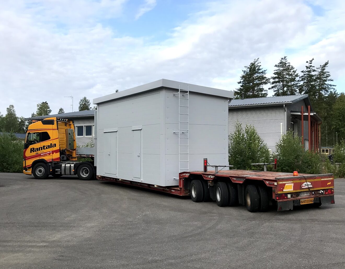 Rocla Järvenpää kevytkattokone ulos asennettavana saneerausratkaisuna